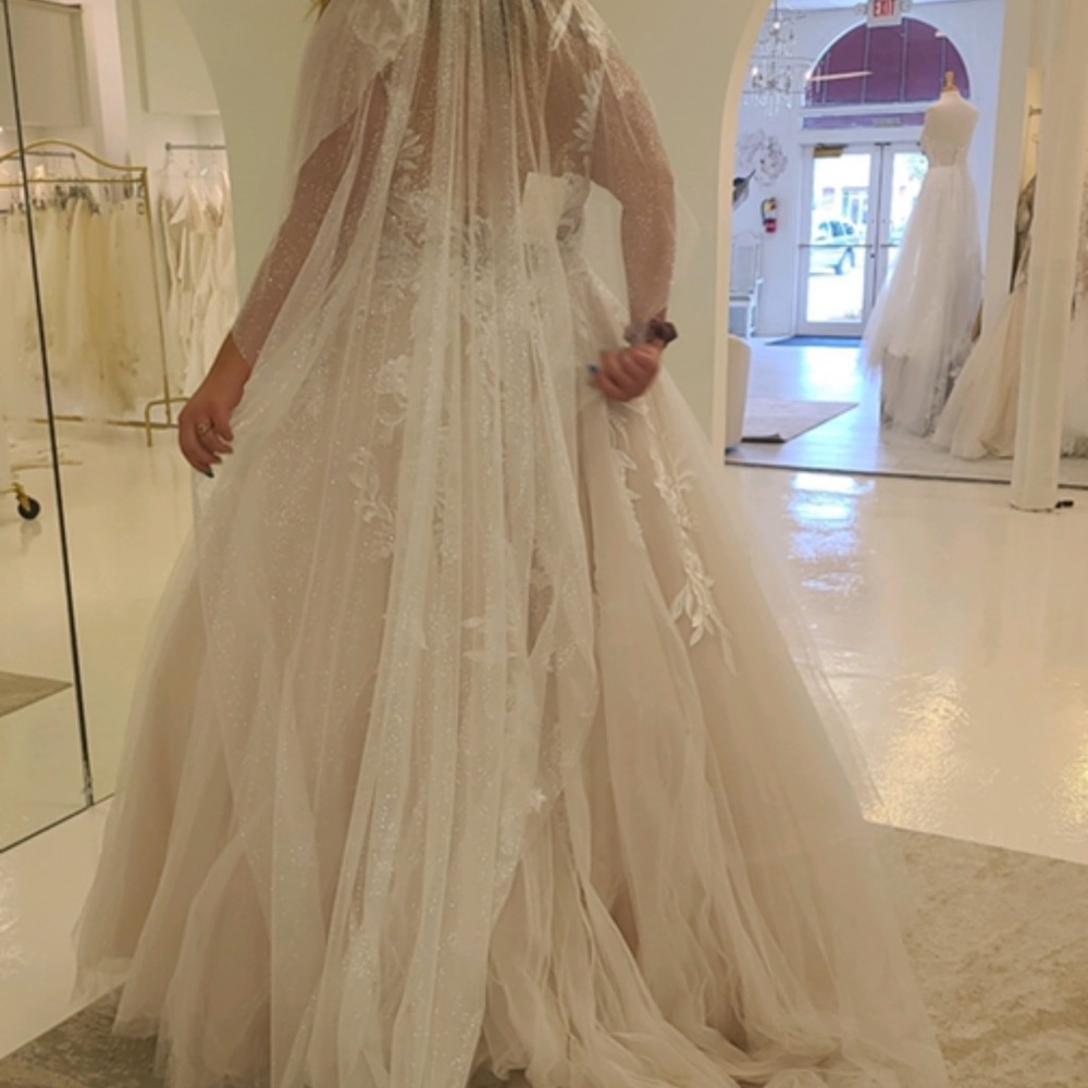 Brand new never worn size 18 wedding dress - Picture 1 of 6